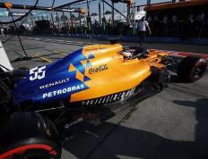 乐鱼官网-雷诺车队鏖战梅赛德斯，诺里斯统治全场